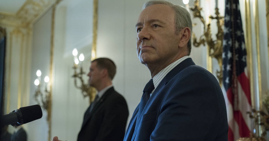 Netflix cria túmulo real para Frank Underwood e fãs visitam local