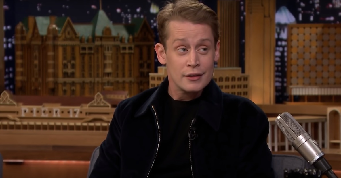 Macaulay Culkin diz que pedem para assistir a Esqueceram de Mim com ele