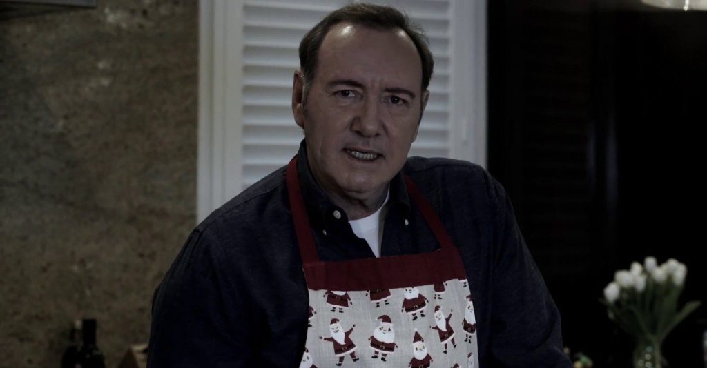 Acusado de abuso, Kevin Spacey posta vídeo bizarro incorporando House of Cards