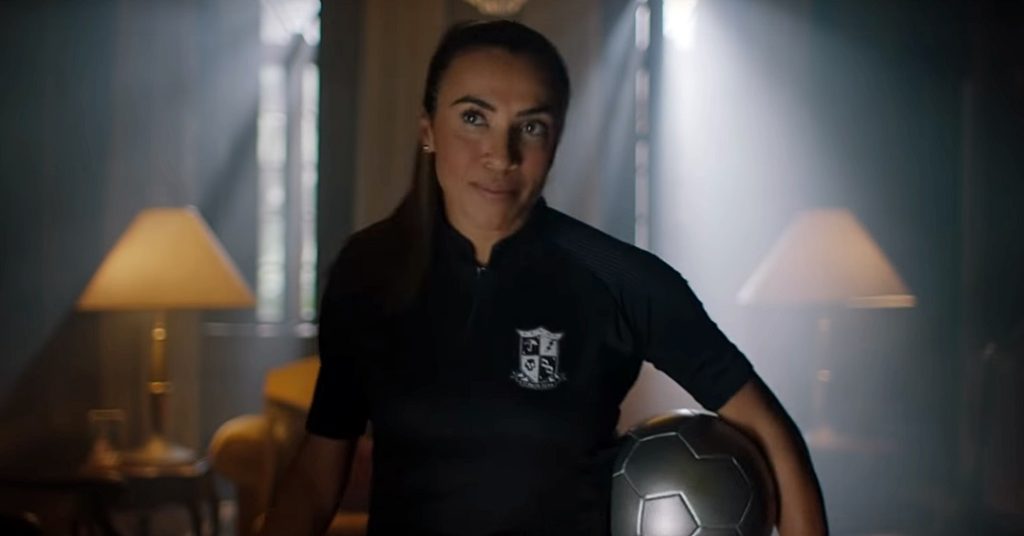 Jogadora Marta protagoniza comercial de The Umbrella Academy, da Netflix
