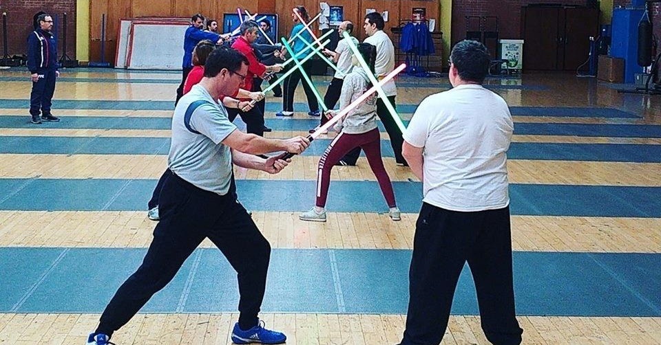 Duelo de sabres de luz, de Star Wars, vira esporte oficial na França