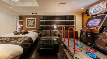 Motel dos sonhos! Estabelecimento no Japão tem jogos arcade dentro dos quartos