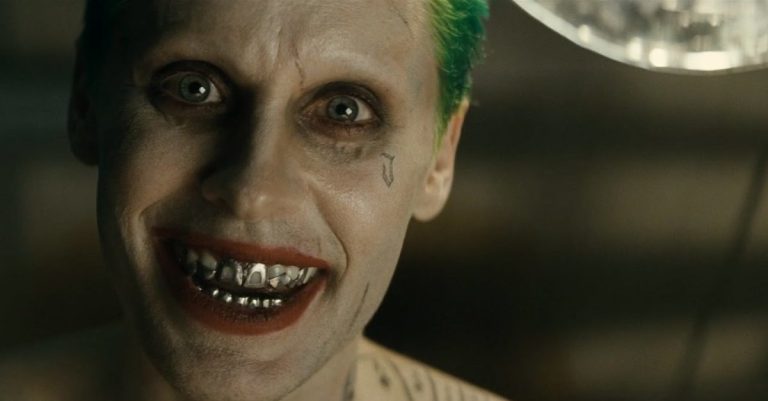 Quem riu mais? O Esqueleto ou o Coringa de Jared Leto?