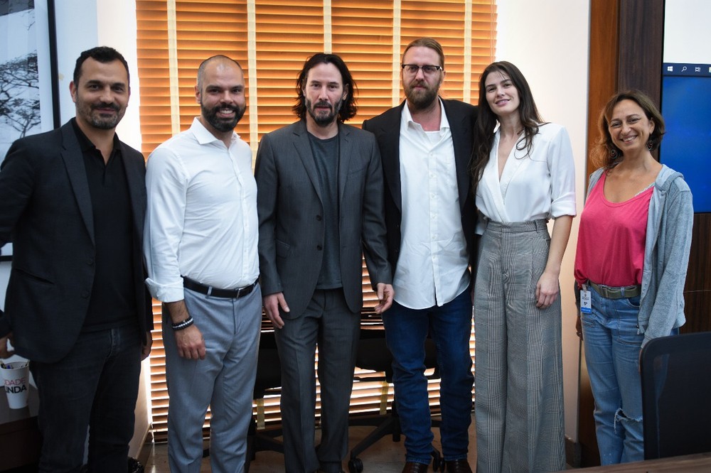 Keanu Reeves visita São Paulo para negociar gravação de série na cidade