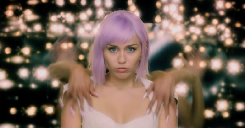 Guardiões da Galáxia: James Gunn relembra a participação de Miley Cyrus em Vol. 2