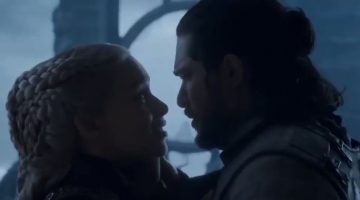 Game of Thrones: em avião com faixa gigante, fã pede que refaçam final