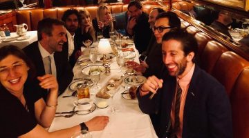 Elenco de The Big Bang Theory se reúne em jantar antes do último episódio