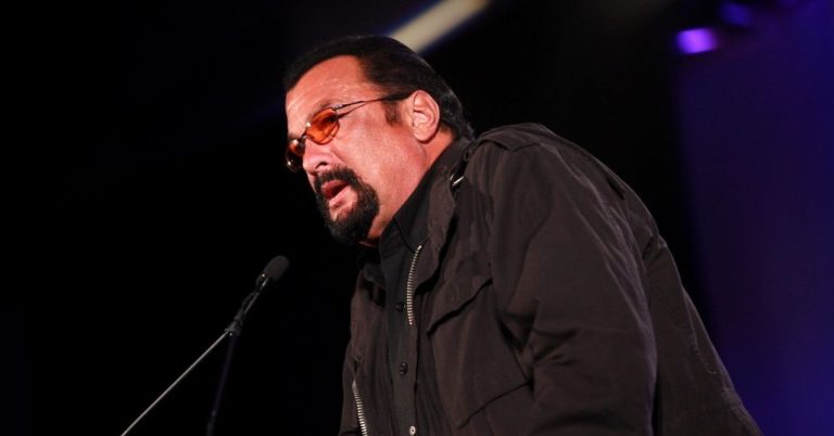 Steven Seagal quase interpretou o Batman.