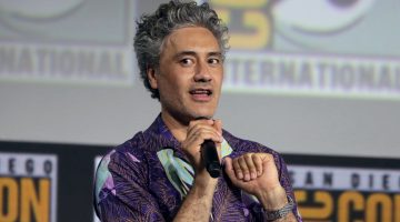 Taika Waititi, diretor de Thor 4, diz que heróis são a nova mitologia