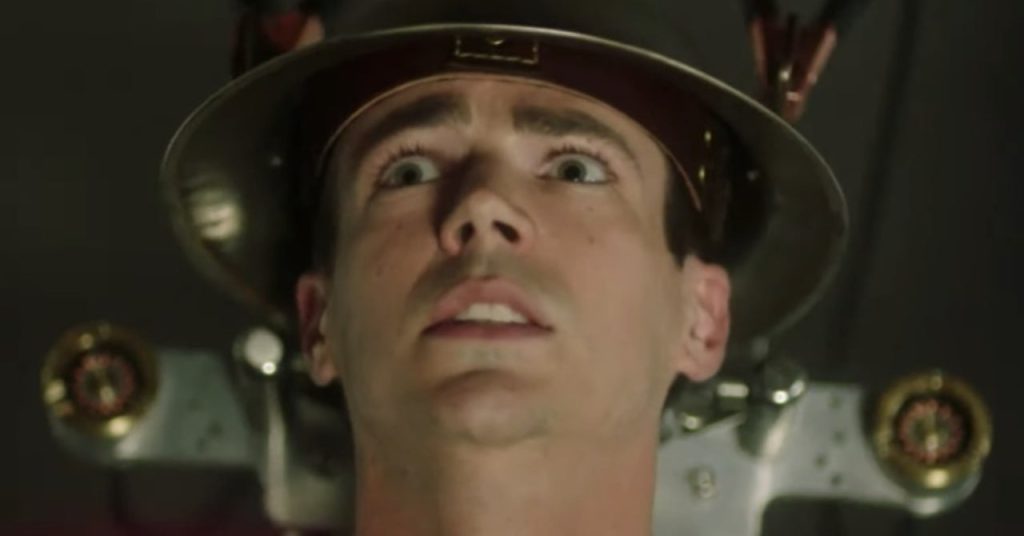 Barry vê o futuro e chora em novo teaser da 6ª temporada de The Flash; assista