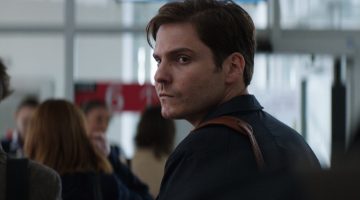 Ator de Barão Zemo ‘rouba a cena’ em Falcão e o Soldado Invernal, elogia showrunner