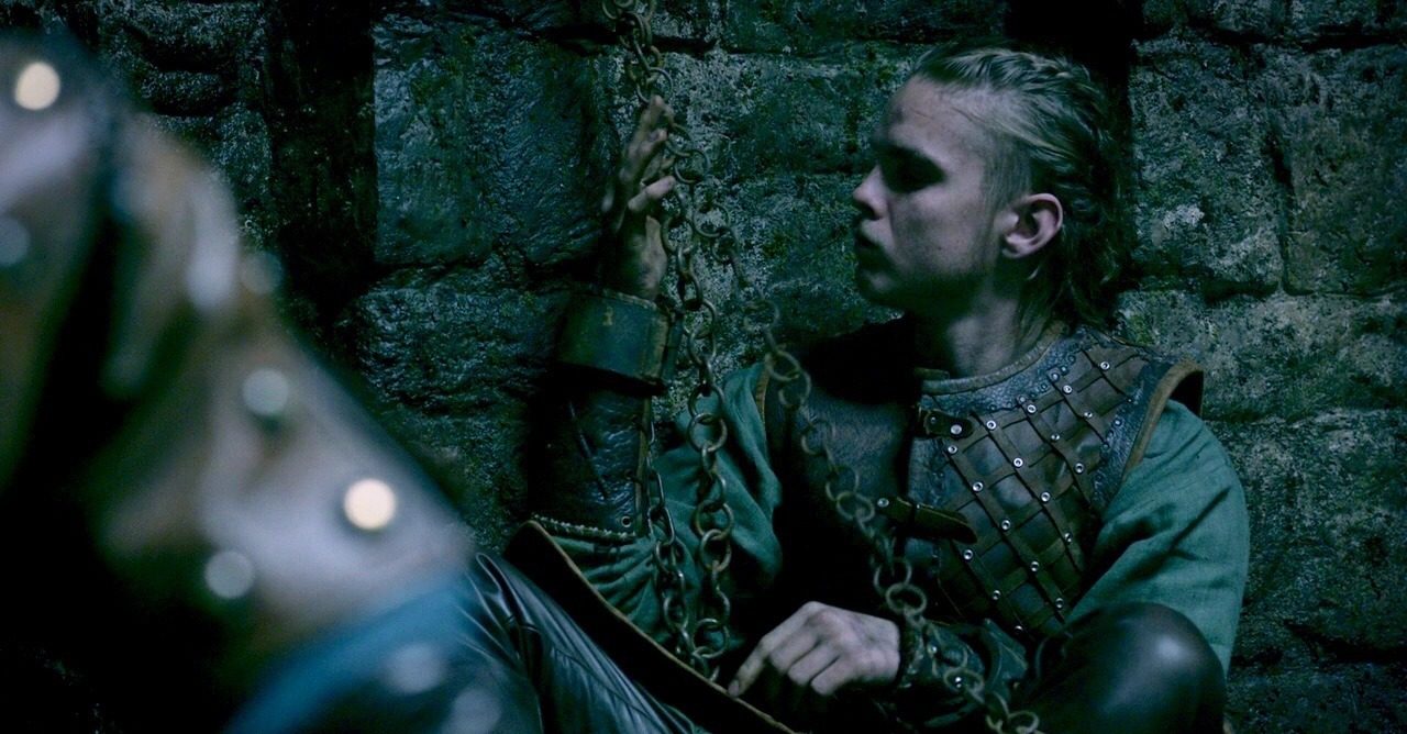 Vikings: fãs encontram furo no roteiro envolvendo Torvi e Hvitserk
