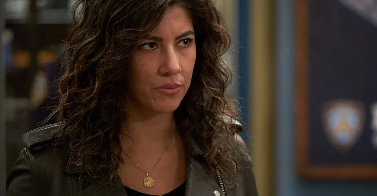 Atriz de Brooklyn 99 mostra interesse no papel de Batwoman