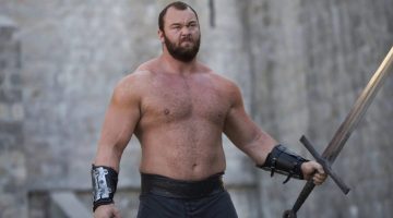 Montanha, de Game of Thrones, destrói o oponente no 1º round em luta de boxe