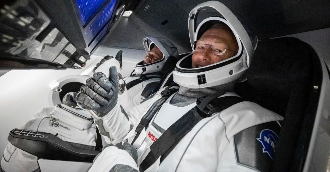 Traje de astronautas da SpaceX foi feito por artista da DC e da Marvel