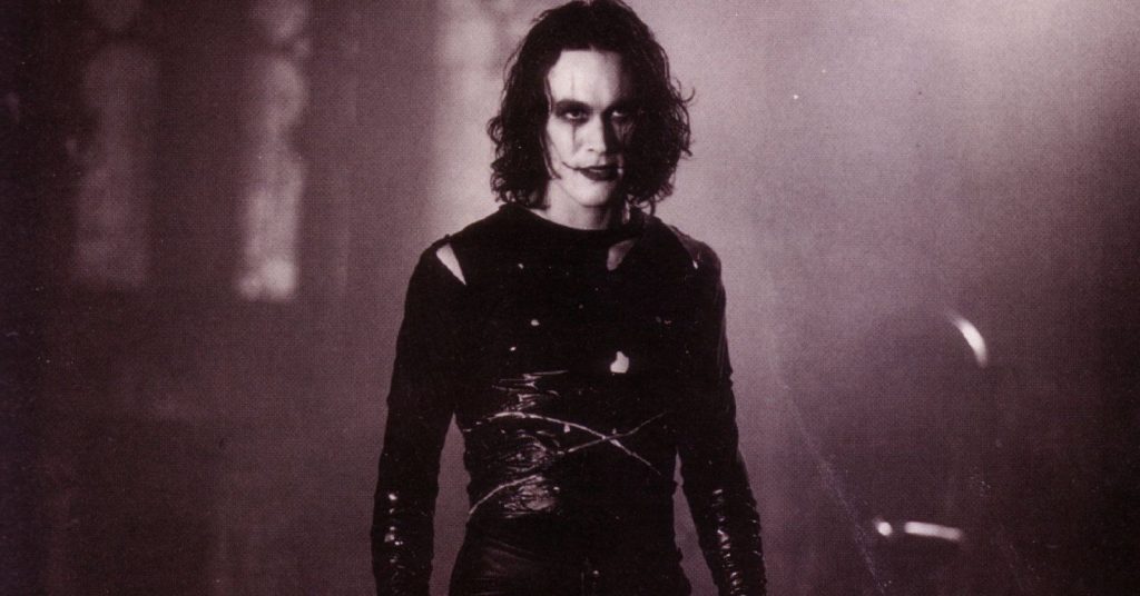 Brandon Lee: relembre a trágica morte do filho de Bruce Lee durante filmagens de O Corvo
