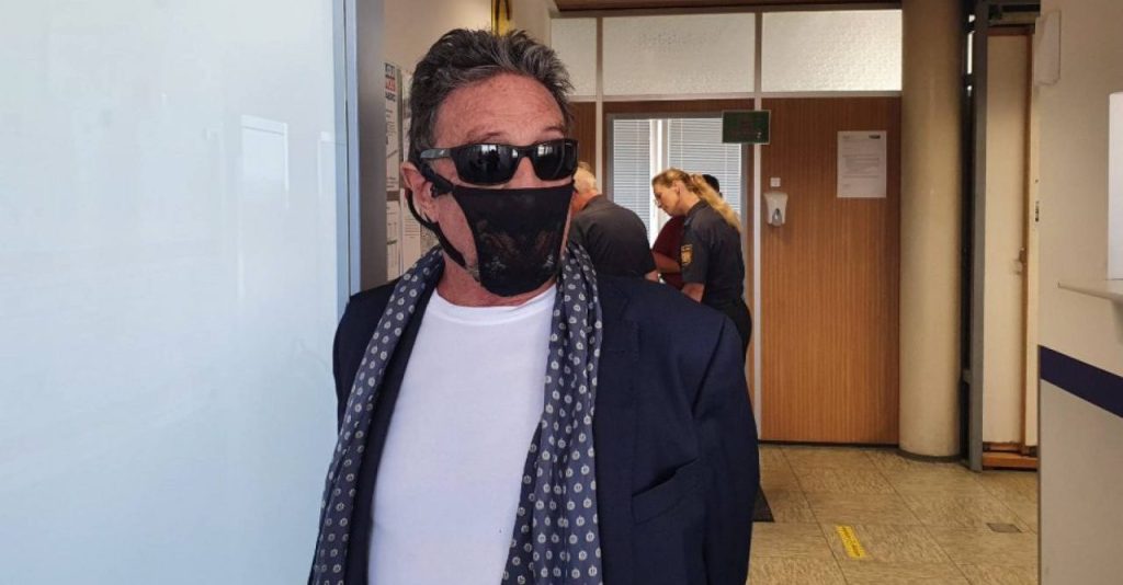 Criador do antivírus McAfee é preso por usar calcinha como máscara