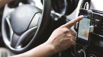 Em meio à onda de calor, motoristas de app cobram para ligar ar condicionado