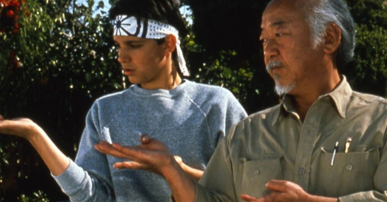 Sr. Miyagi é recriado com IA em Cobra Kai; descubra como foi o retorno emocionante