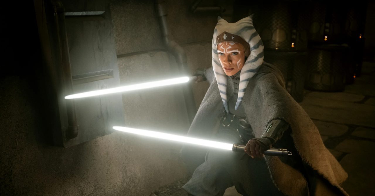 Rosario Dawson brinca com ‘sumiço’ de Ahsoka em batalhas de Star Wars