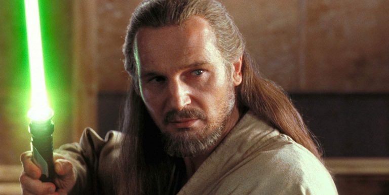 Liam Neeson como Qui-Gon Jinn em Star Wars: Episódio I - A Ameaça Fantasma
