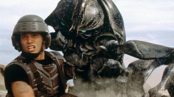 Ator de Tropas Estelares, clássico cult, quer série com diretor original