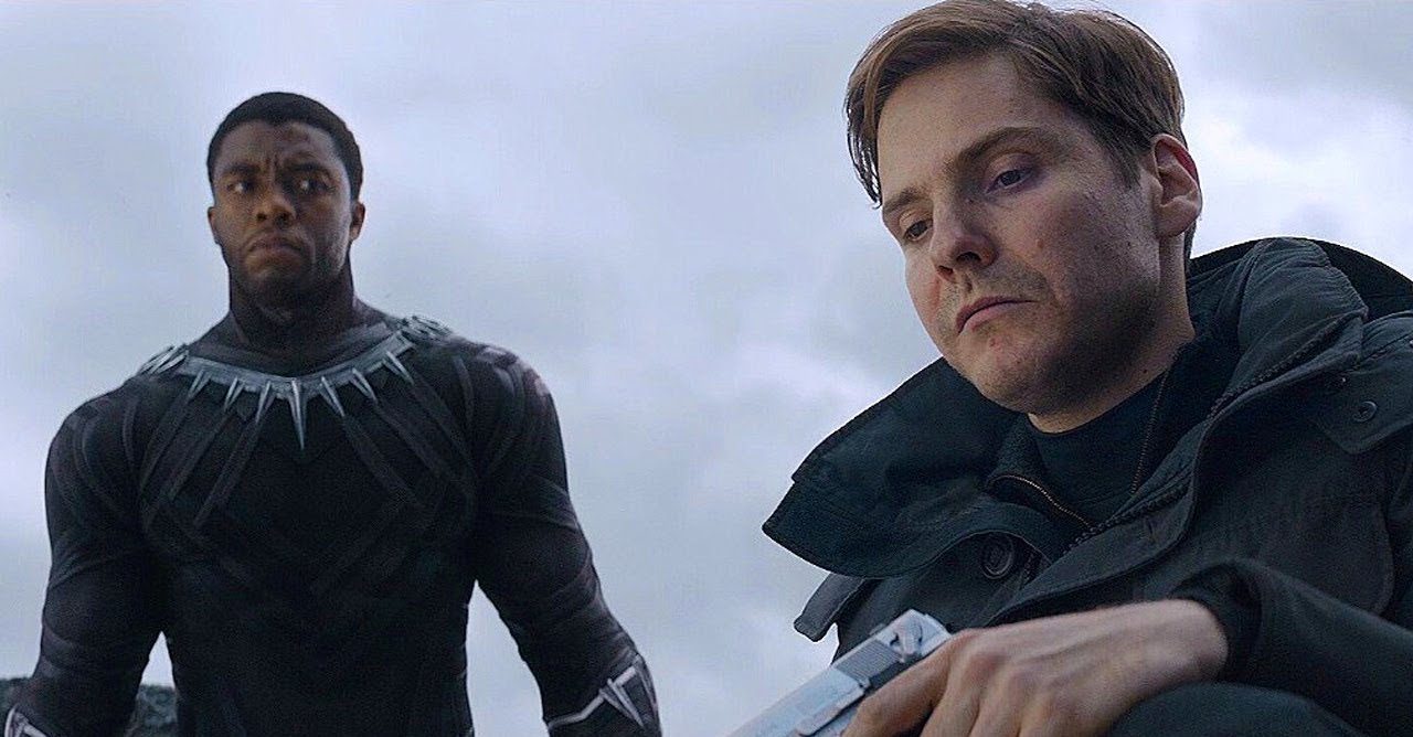 Ator do Barão Zemo relembra Chadwick Boseman em Guerra Civil
