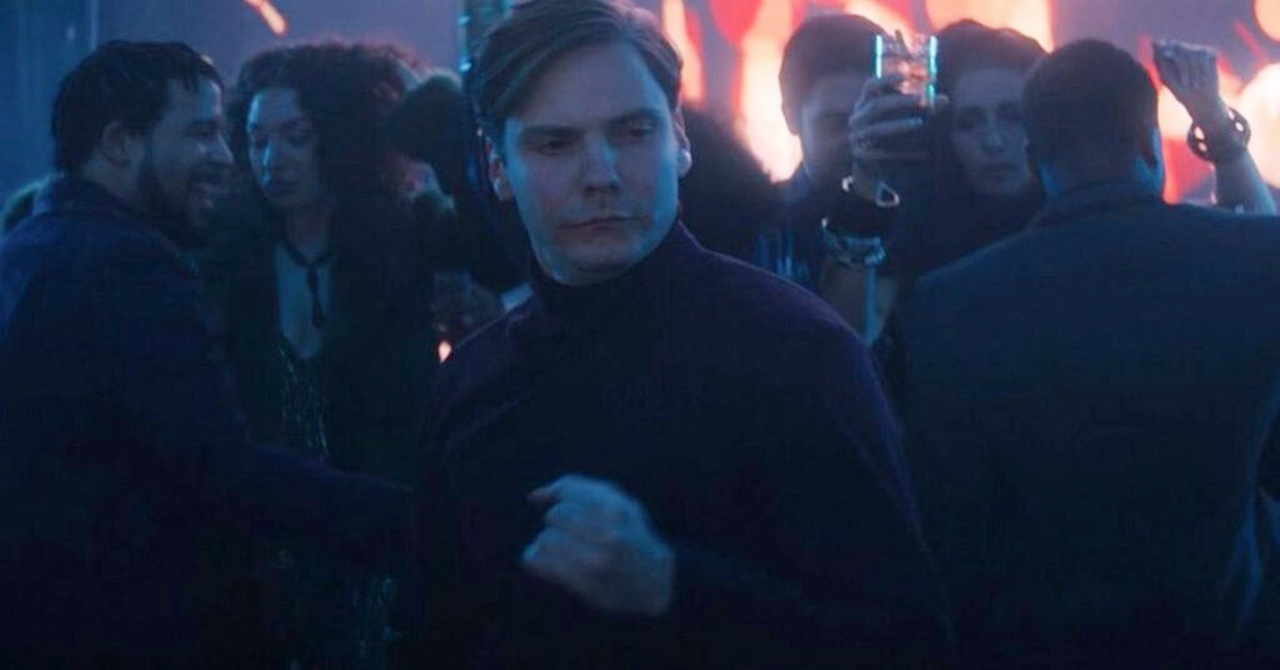A gente que pediu! Marvel posta vídeo com 1 hora só de dancinha do Barão Zemo