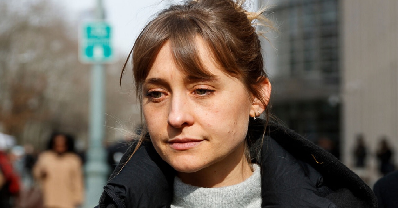 Anos após prisão: Allison Mack, de Smallville, pede perdão por tráfico de mulheres
