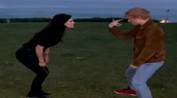 Friends: Courteney Cox recria dancinha icônica com Ed Sheeran