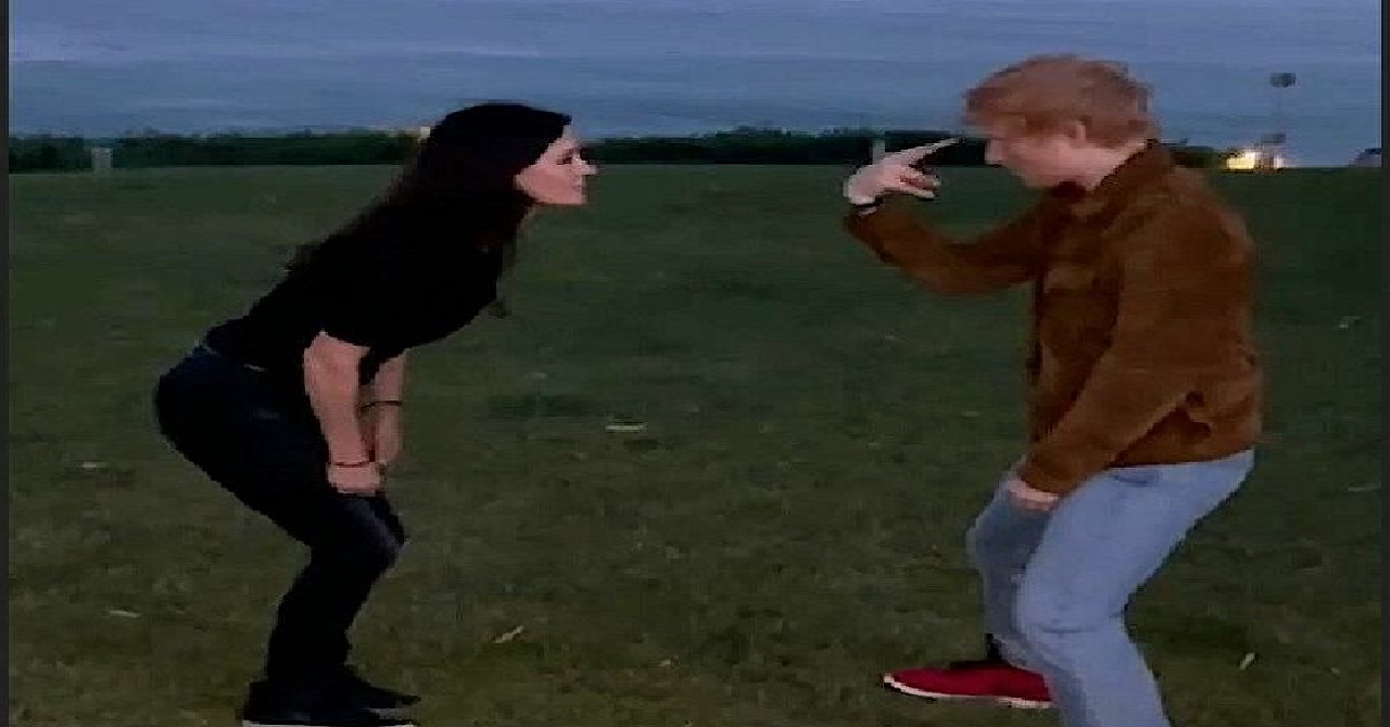 Friends: Courteney Cox recria dancinha icônica com Ed Sheeran