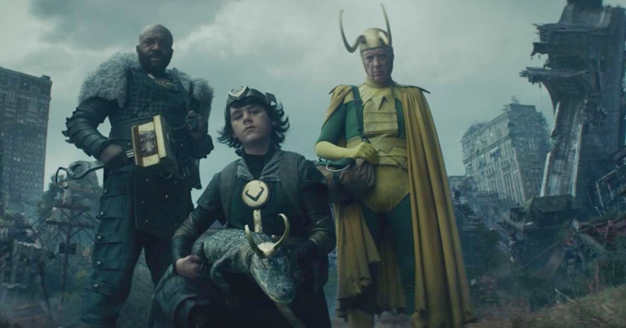 Fãs pedem ajuda a Kevin Feige após ator de Loki revelar estar morando na rua