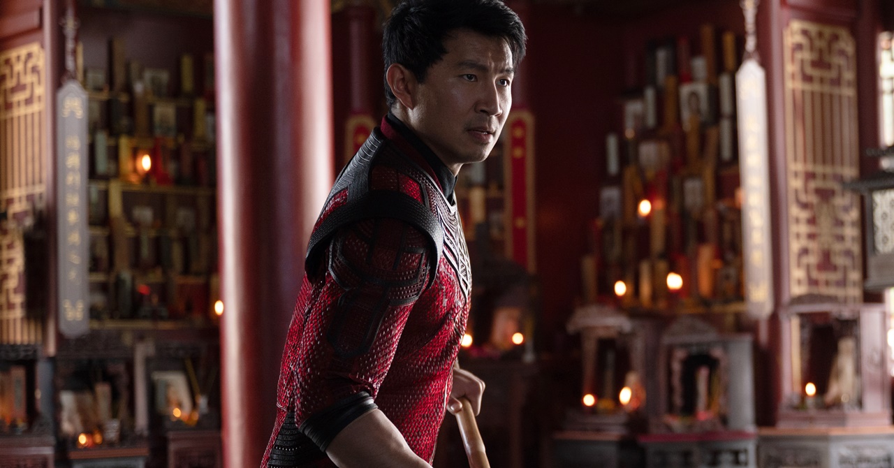 Roteirista de Shang-Chi perde aposta para o diretor e é obrigado a fazer uma tattoo