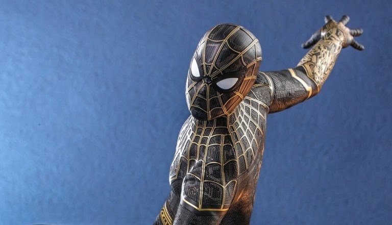 homem-aranha traje preto