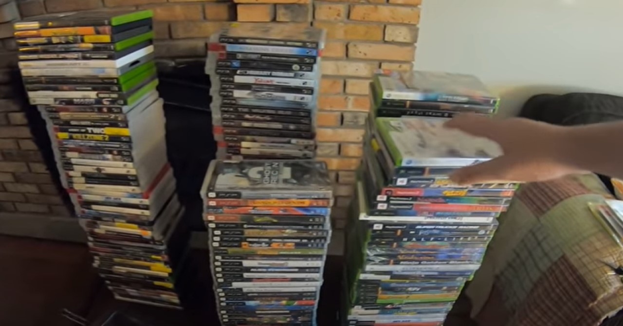 Youtubers invadem casa abandonada e encontram coleção milionária de jogos antigos