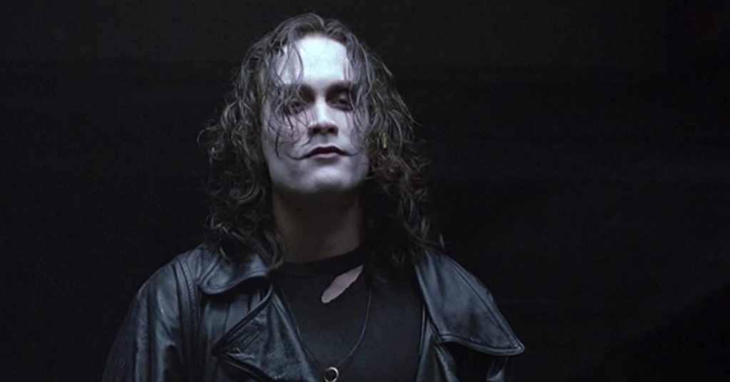 Irmã de Brandon Lee comenta a tragédia envolvendo o ator Alec Baldwin