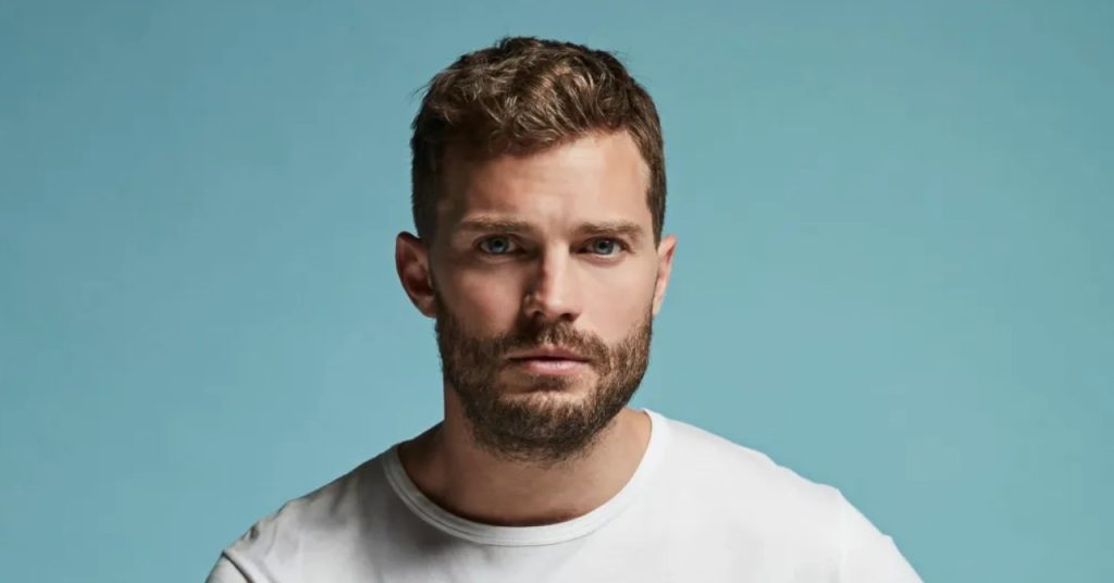 Jamie Dornan quase morre e acaba hospitalizado após incidente com taturanas