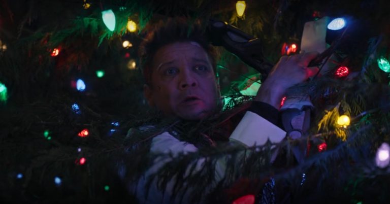 gaviao arqueiro clint barton preso na arvore