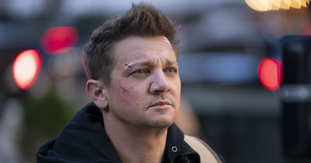 Jeremy Renner reflete sobre recuperação após quebrar 38 ossos: ‘sou 25% titânio’