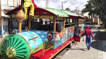 Homem-Aranha salta de trenzinho, ataca e enforca criança; entenda essa treta
