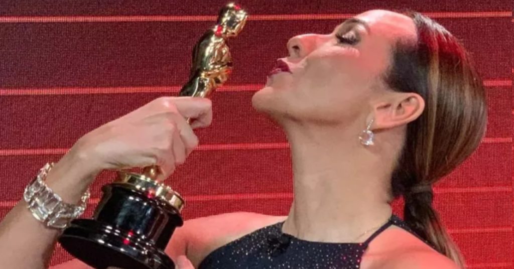 Virou meme! Maria Beltrão confunde Marvel com DC durante o Oscar 2022