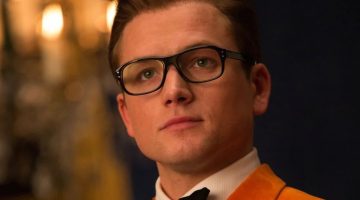 Ator Taron Egerton desmaia no meio da estreia de uma nova peça e apavora público