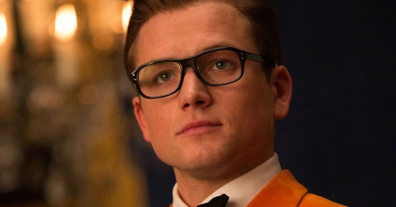 Ator Taron Egerton desmaia no meio da estreia de uma nova peça e apavora público