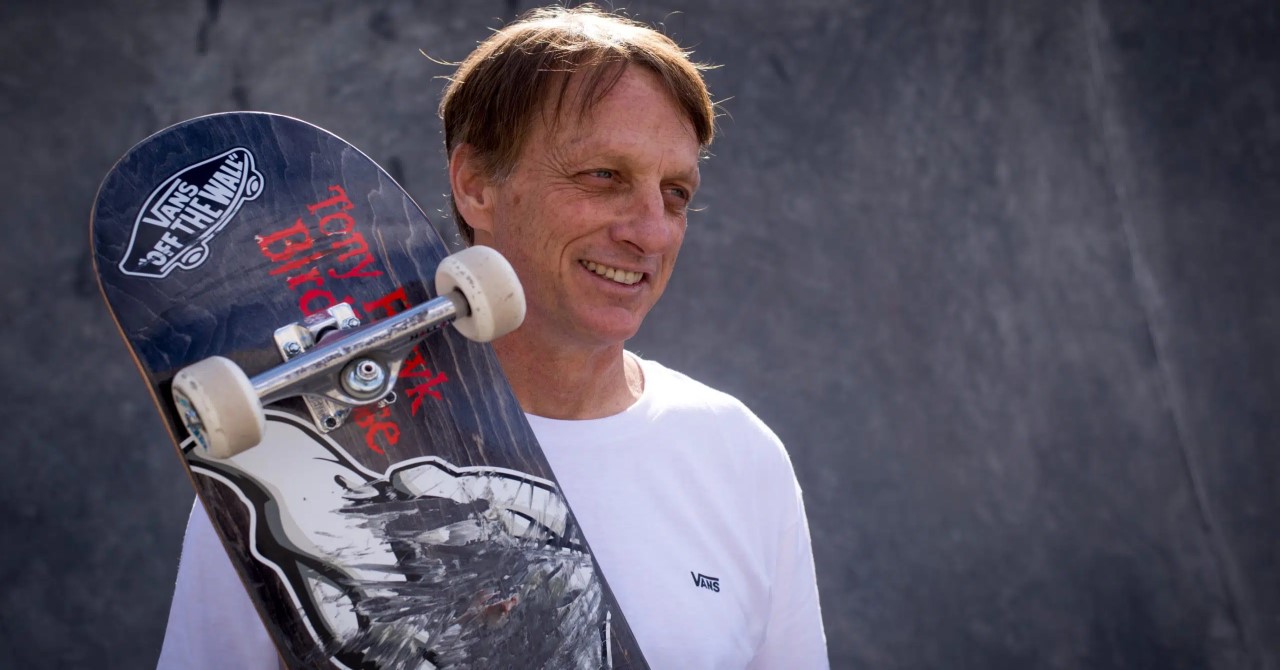 Imagens fortes: Tony Hawk sofre grave acidente de skate e mostra raio X sinistro