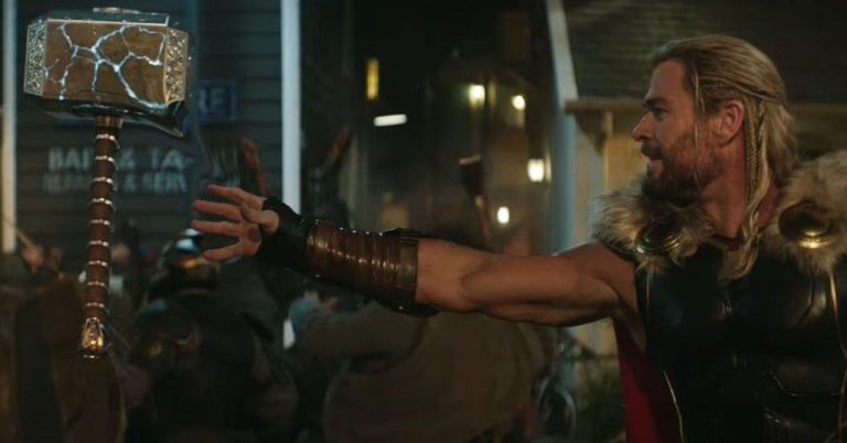 thor amor e trovao mjolnir