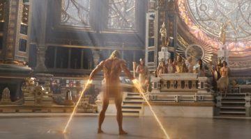 Amor e Trovão: você notou a tatuagem em homenagem ao Loki nas costas do Thor?
