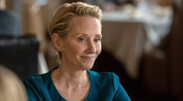 Atriz Anne Heche permanece em coma após grave acidente de carro