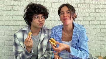 Pintou romance? Xolo Maridueña, o Besouro Azul, parabeniza Bruna Marquezine