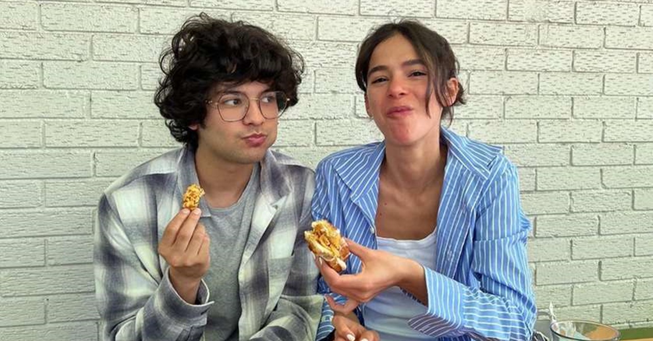 Pintou romance? Xolo Maridueña, o Besouro Azul, parabeniza Bruna Marquezine