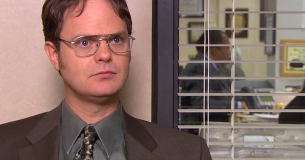 Assistindo a The Office, fã viaja do lado do ator de Dwight – mas não o reconhece!